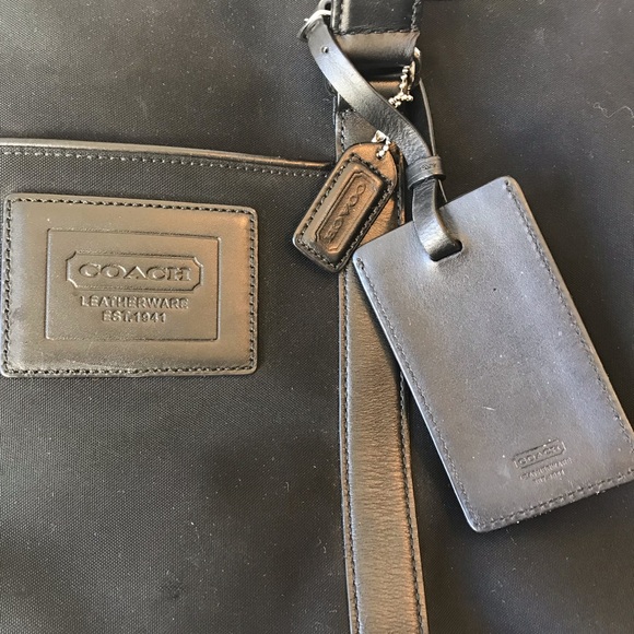 COACH WEEKENDER TRAVEL TOTE IN BLACK - Picture 4 of 6